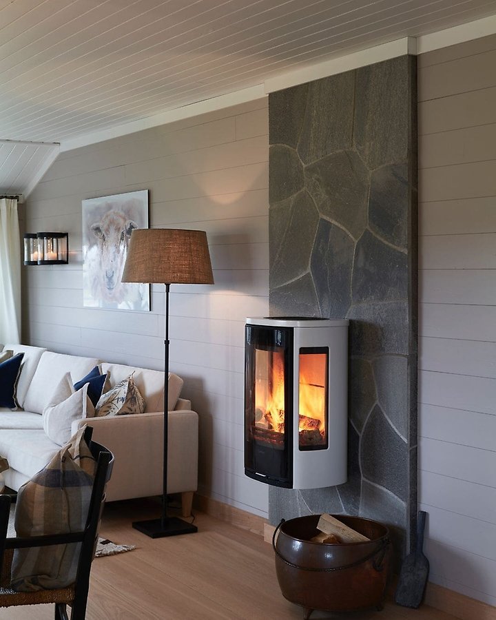 L'habillage mur derrière poêle à bois