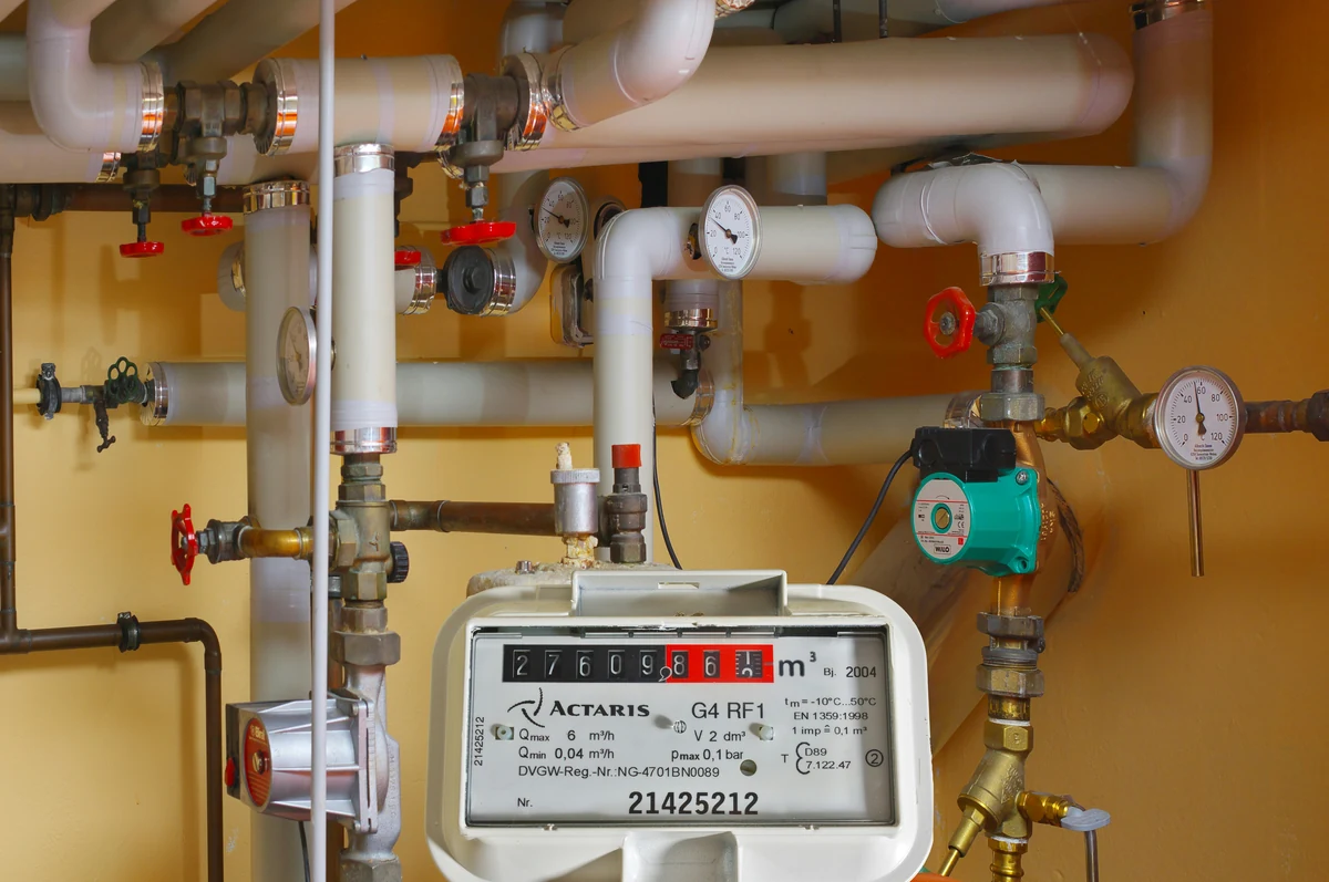 Contrôle d un clapet antipollution et d une vanne près du compteur d eau
