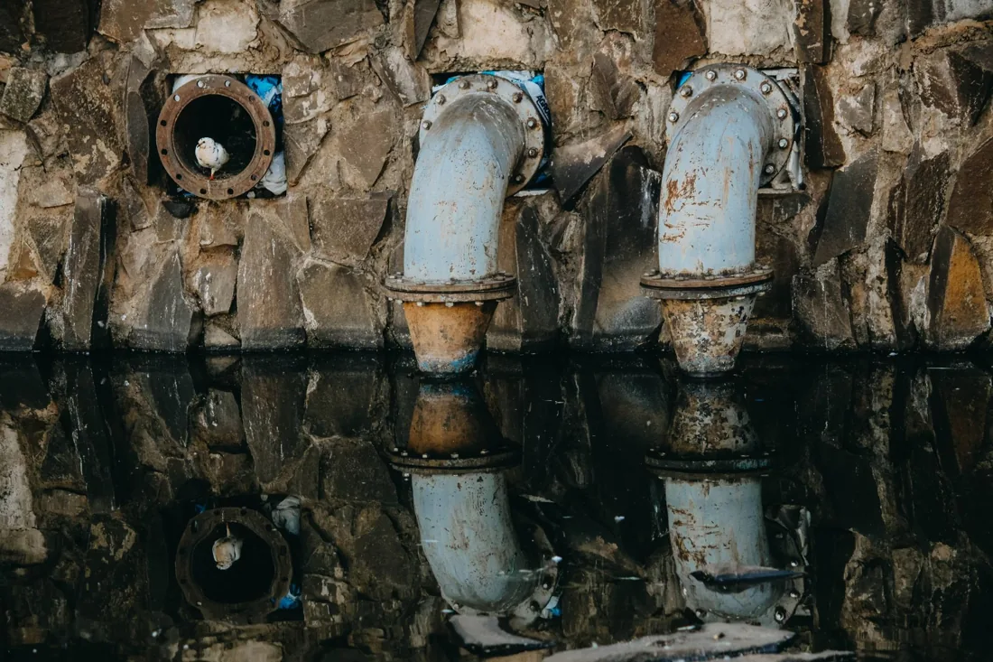 Canalisation qui glougloute avec siphon contrôlé