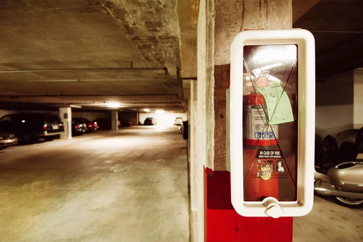 Curage canalisation parking souterrain avec contrôle de regard eaux usées