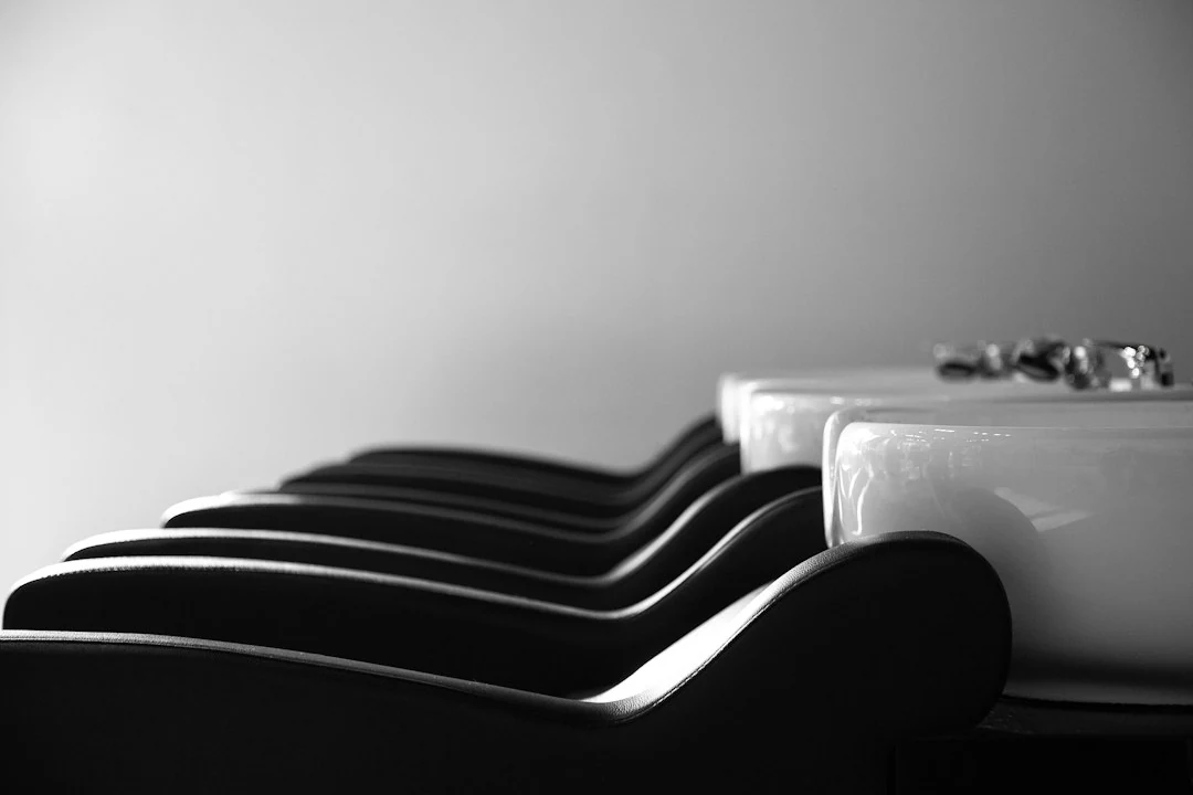 Débouchage bac à shampoing salon de coiffure avec évacuation lente au poste de lavage
