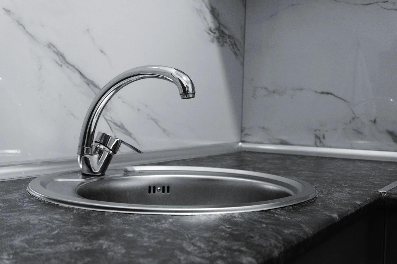 Robinet de cuisine avec eau tiède au lieu d eau froide