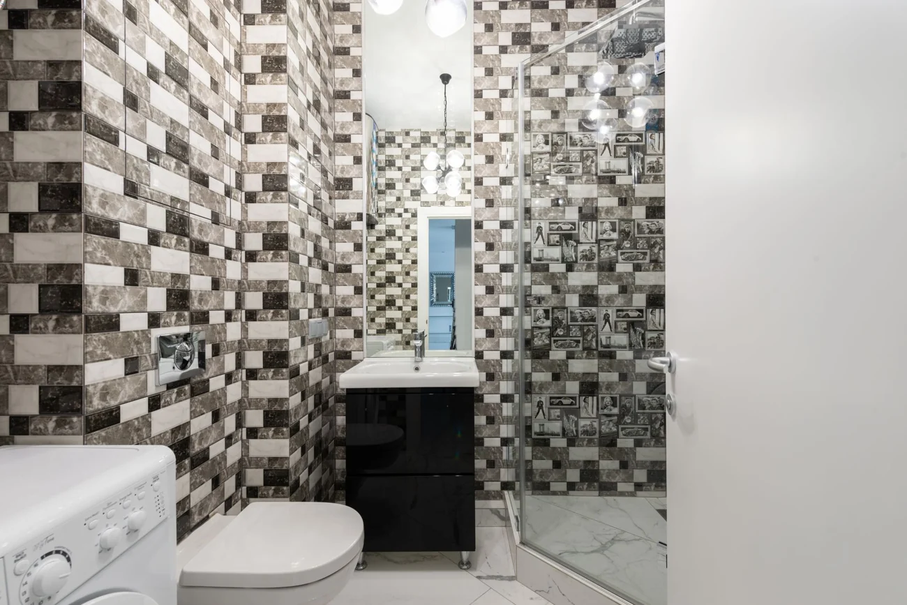 Contrôle d un flexible d alimentation WC gonflé avant remplacement