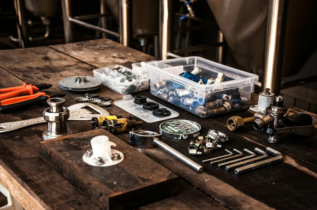 Furet ou hydrocurage pour canalisation bouchée avec outils de plomberie