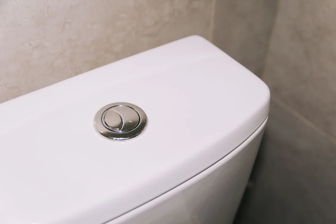 Contrôle d’un mécanisme de chasse d’eau qui fuit