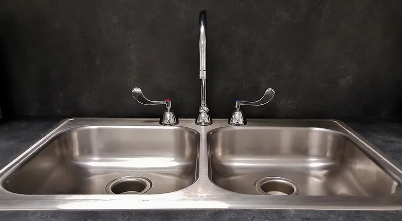 Drain de lavabo bouché - réparation plomberie par Brett_Hondow