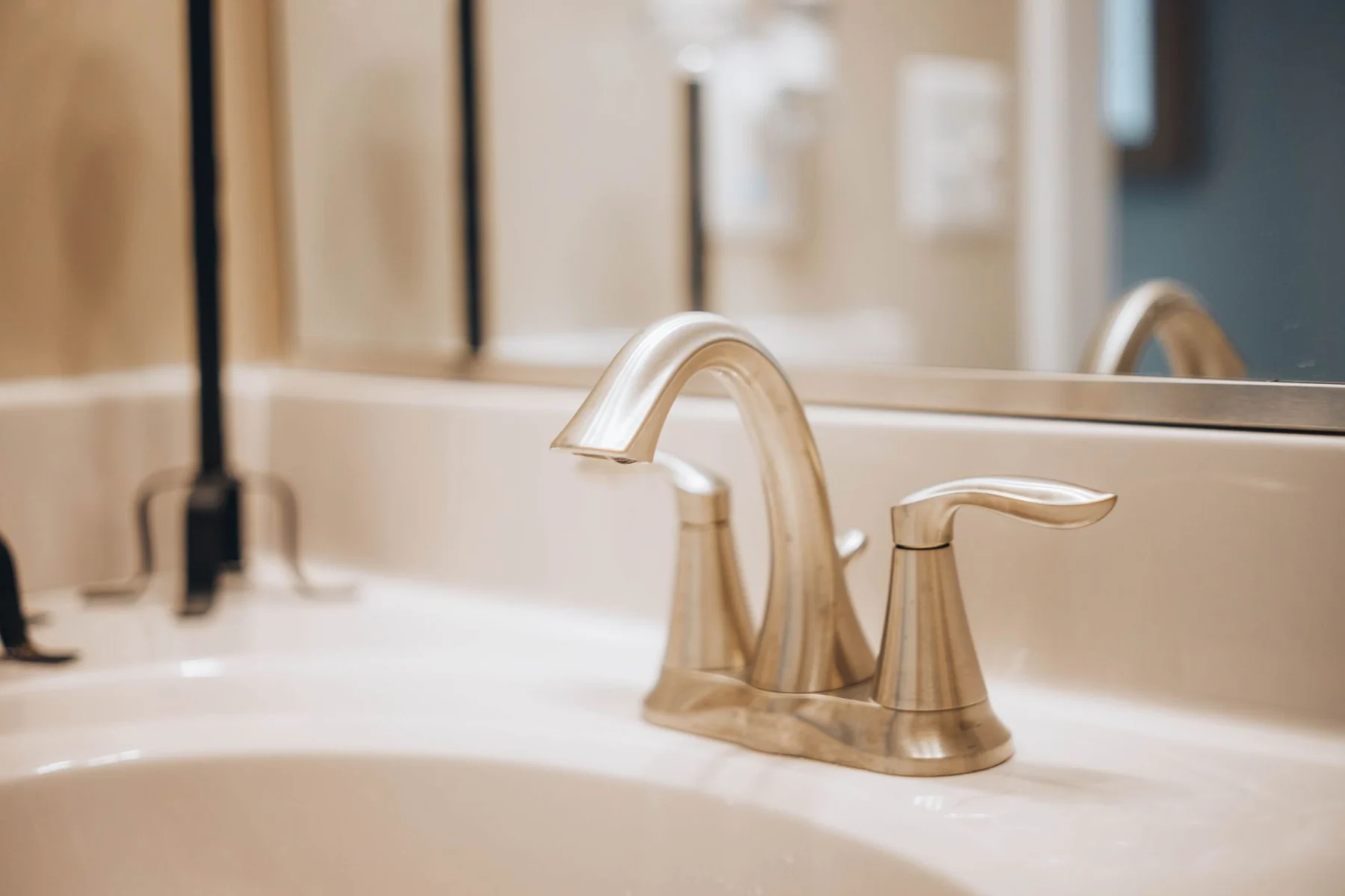 Lavabo bouché dans un appartement à Lyon avec contrôle de l évacuation