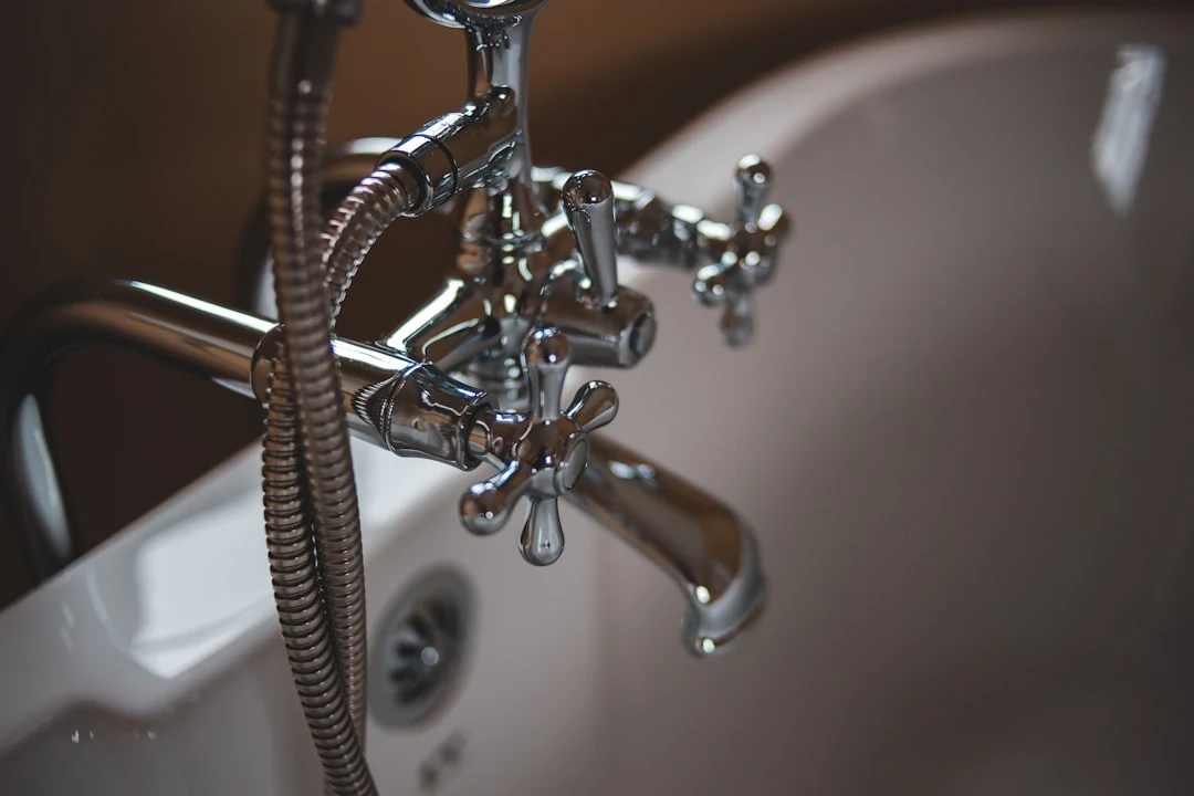 Robinet thermostatique bloqué sur froid dans une douche avec dépannage plomberie