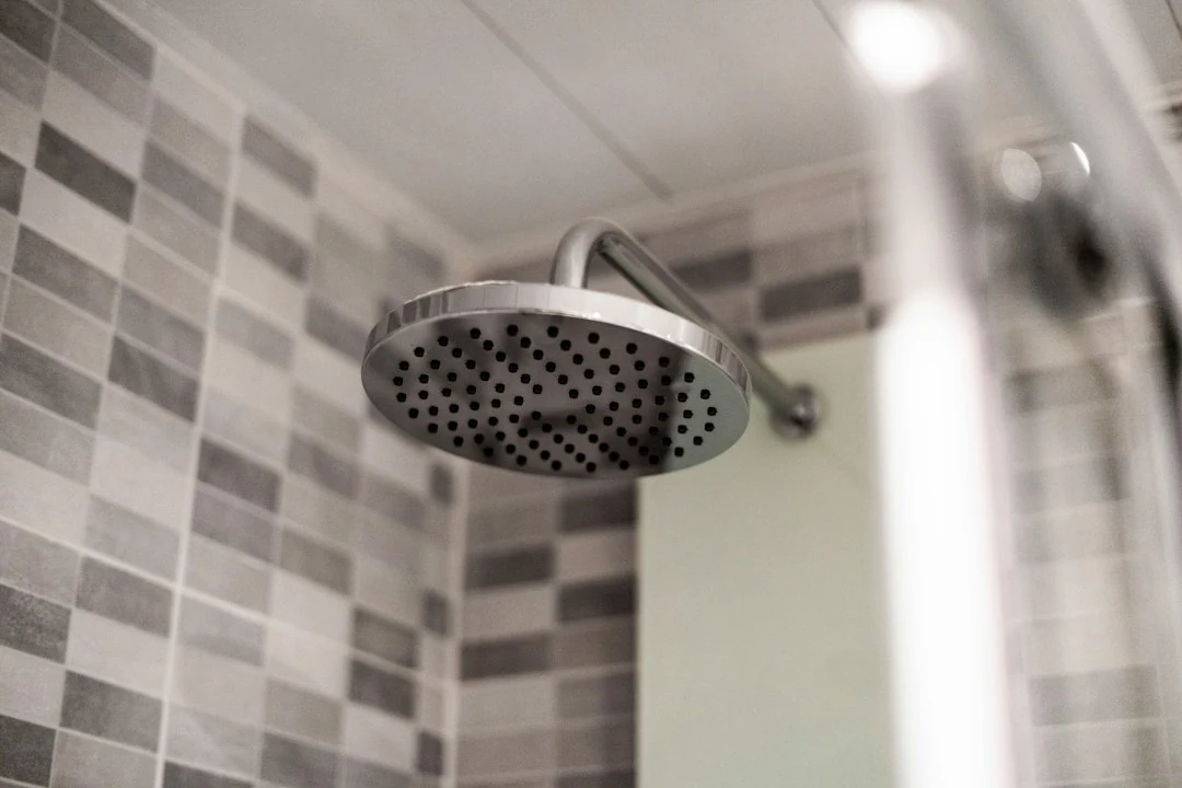 Contrôle de cartouche thermostatique et réglage de température sur robinet de douche