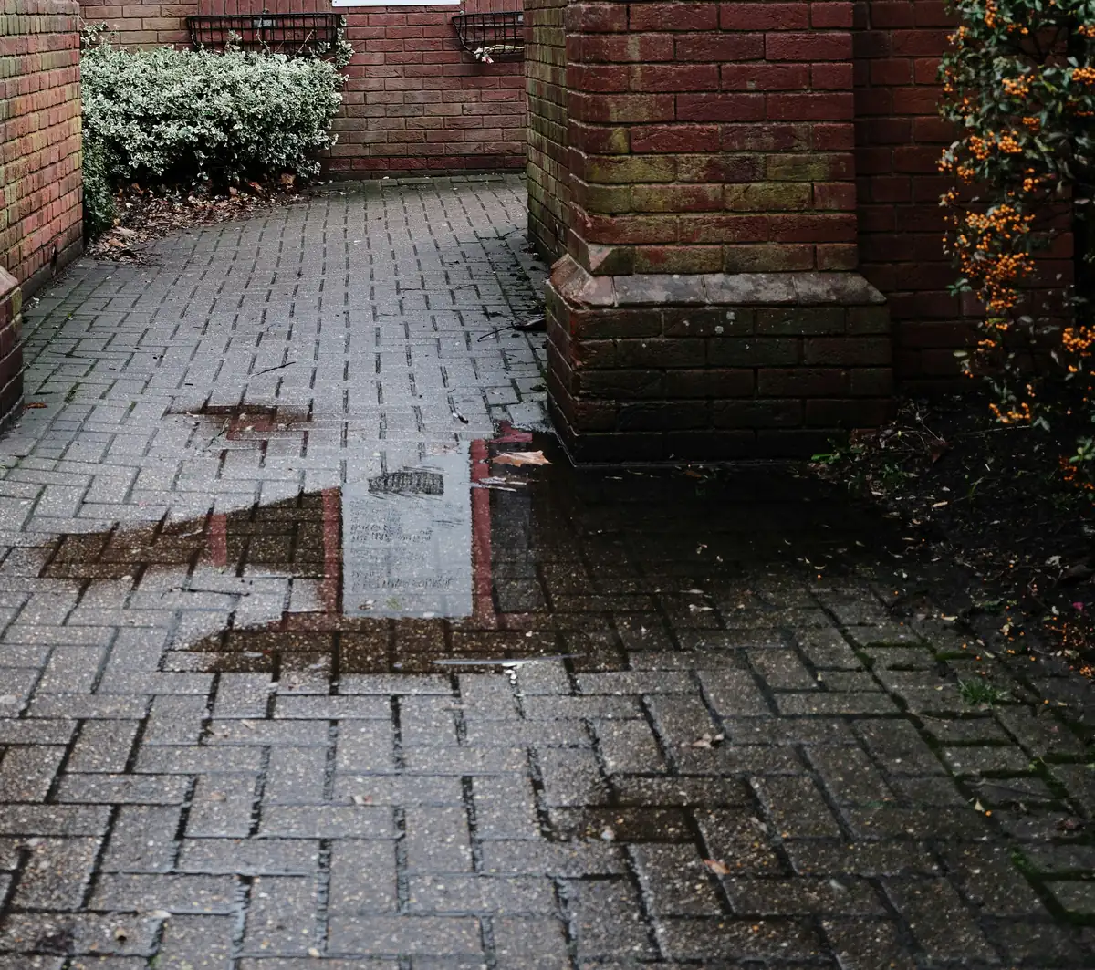 Nettoyage prudent d une évacuation de terrasse bouchée avant curage canalisation