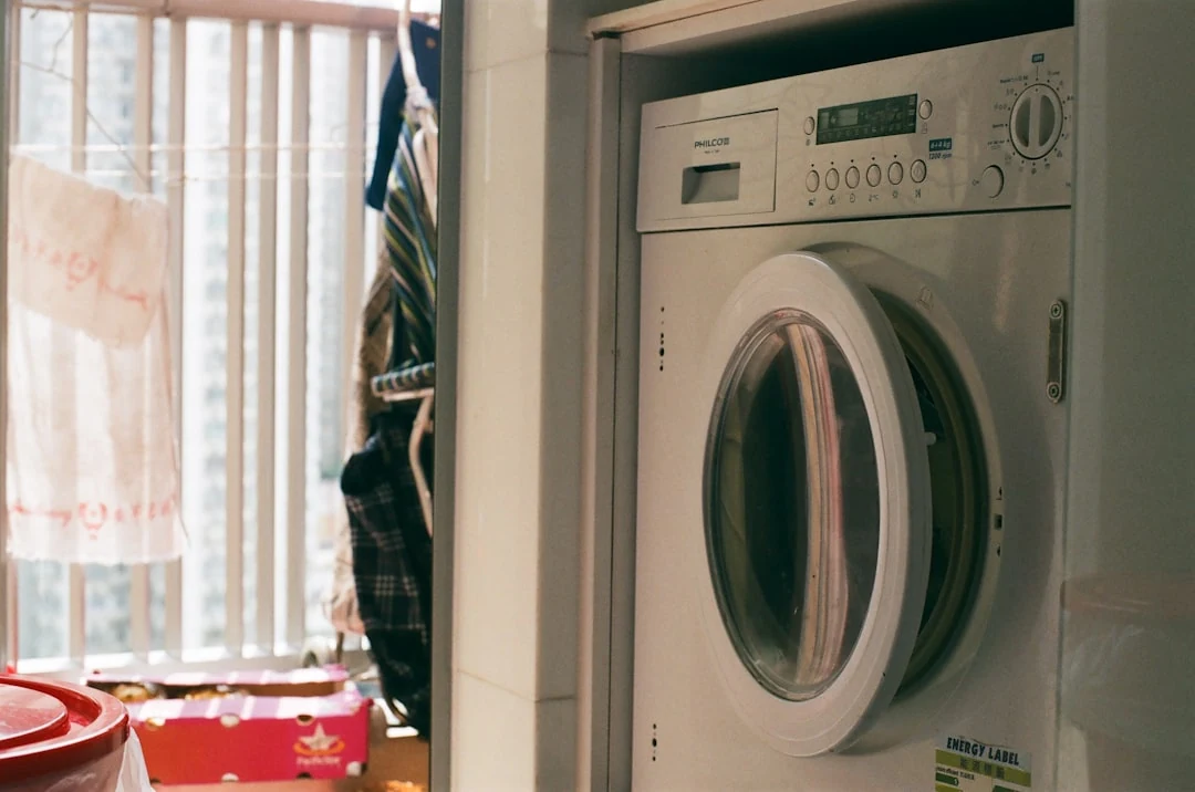 Tuyau évacuation lave-linge qui fuit avec contrôle plomberie en buanderie